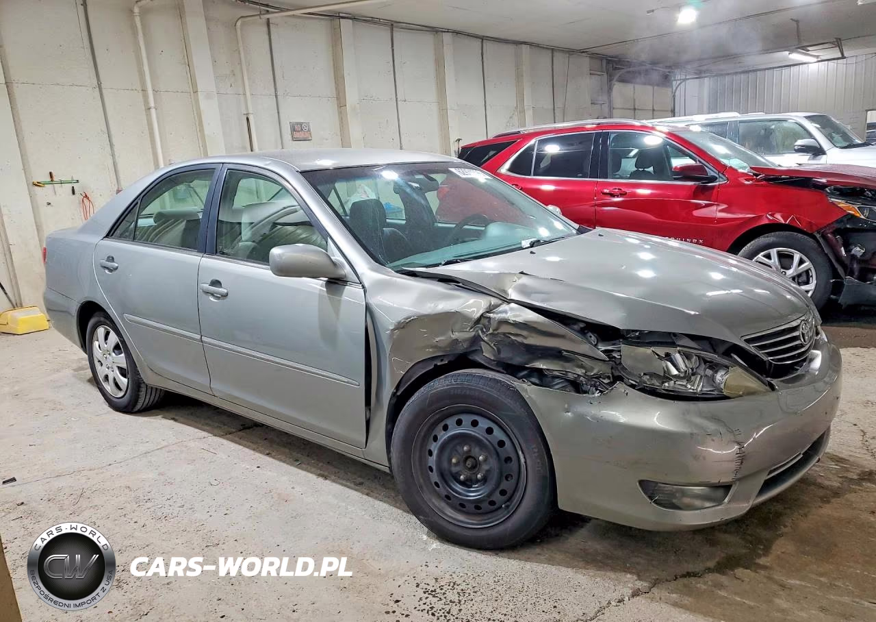 2005 Toyota Camry Xle VIN:4T1BE30K85U556274 - 4