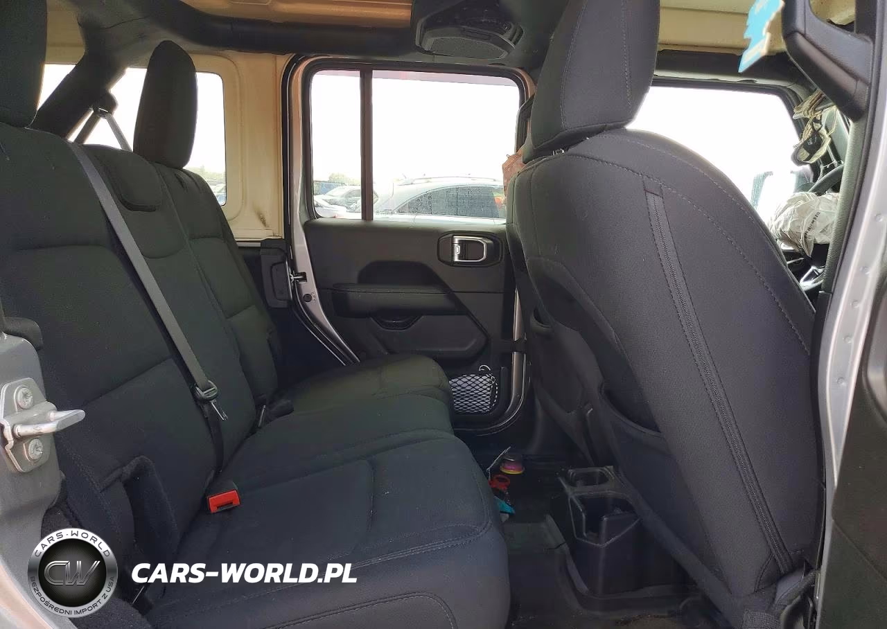2019 Jeep Wrangler Unlimited Sahara VIN:1C4HJXEN5KW687862 - 11