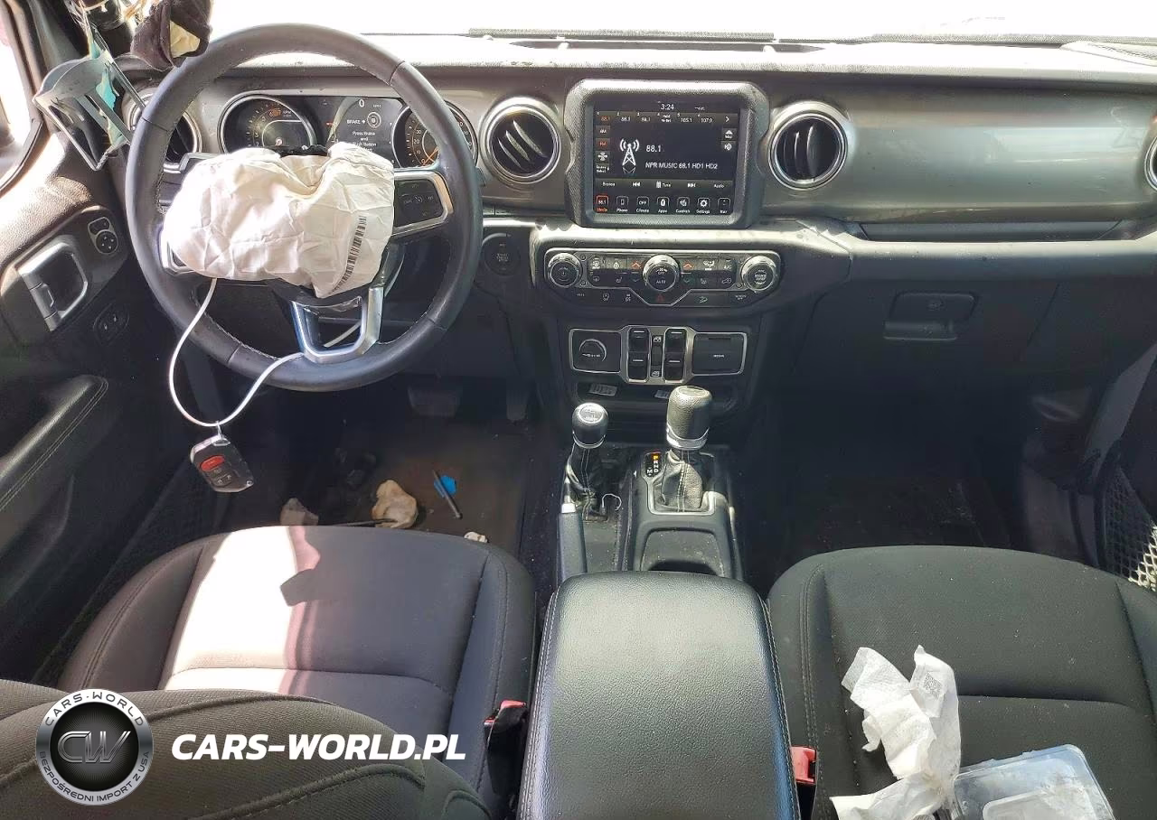 2019 Jeep Wrangler Unlimited Sahara VIN:1C4HJXEN5KW687862 - 8