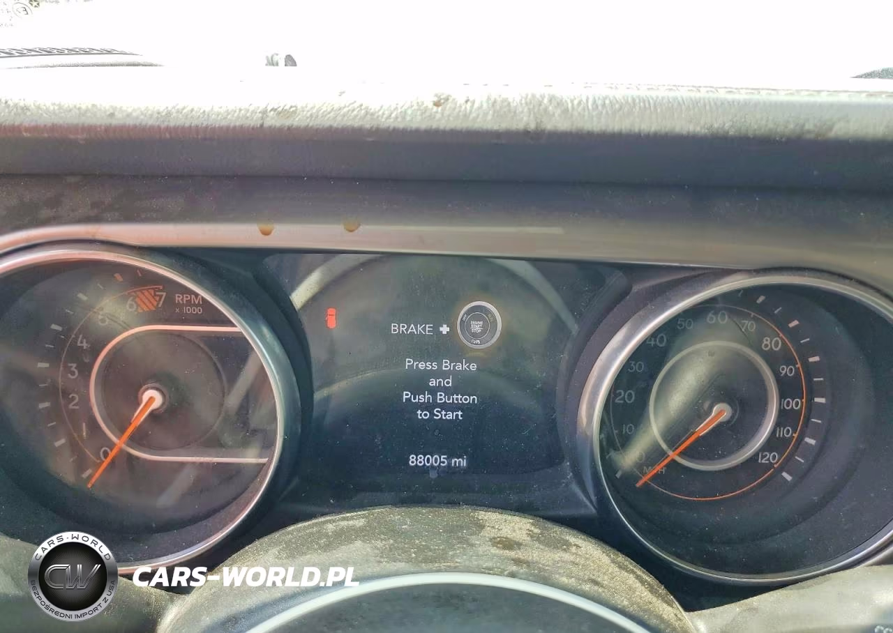 2019 Jeep Wrangler Unlimited Sahara VIN:1C4HJXEN5KW687862 - 9
