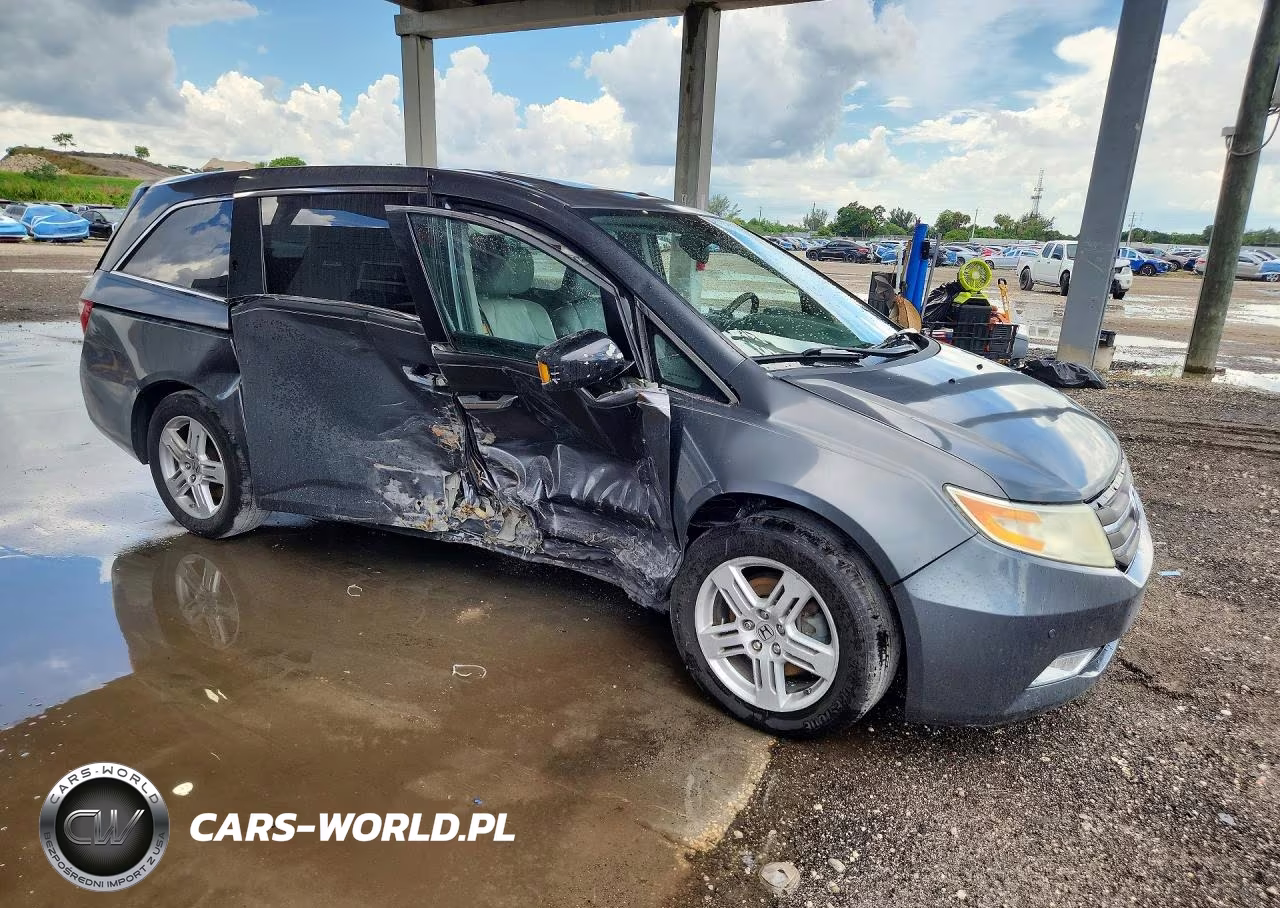 2013 Honda Odyssey Touring VIN:5FNRL5H97DB004505 - 4