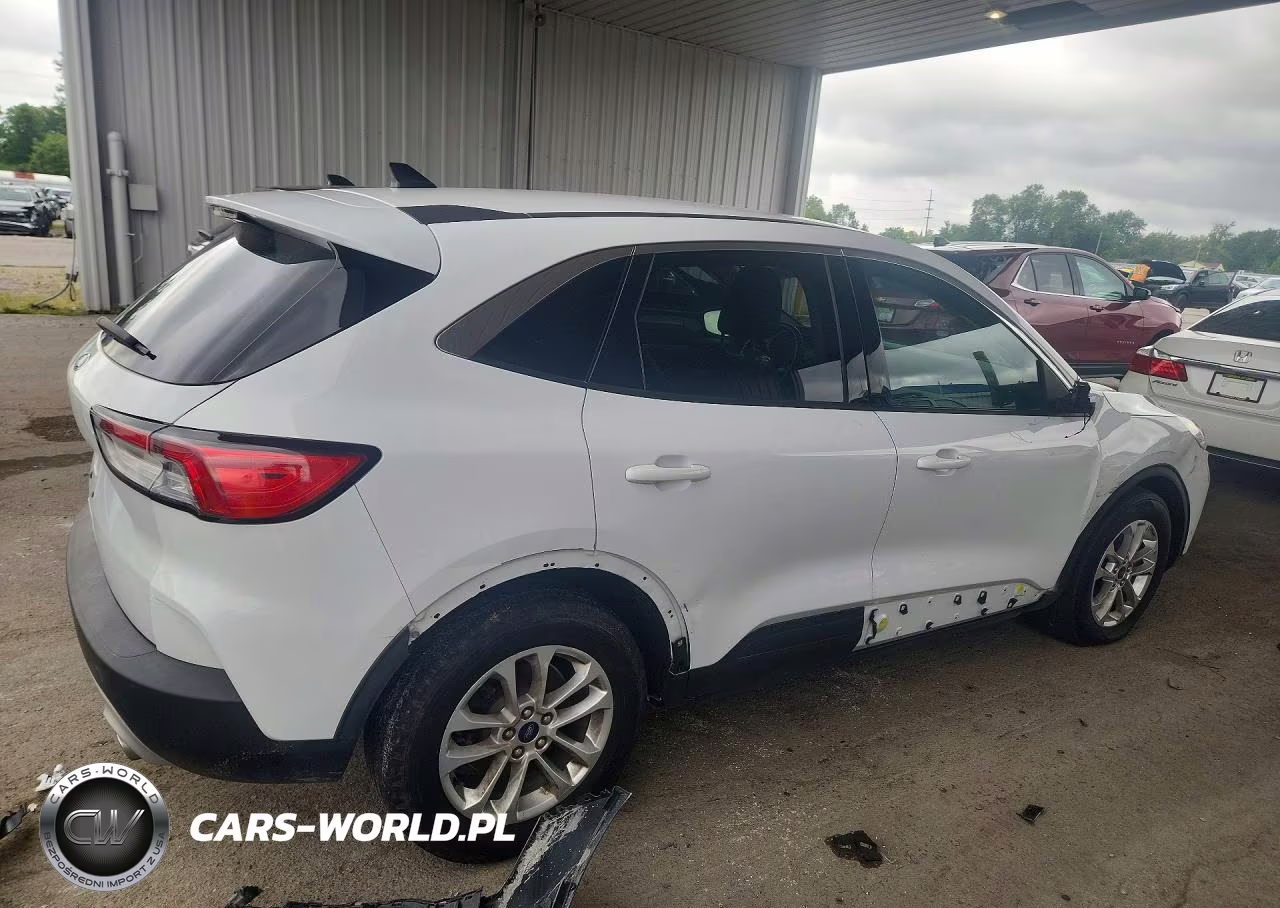 FORD ESCAPE SE VIN:1FMCU0G63MUB29369 - 3