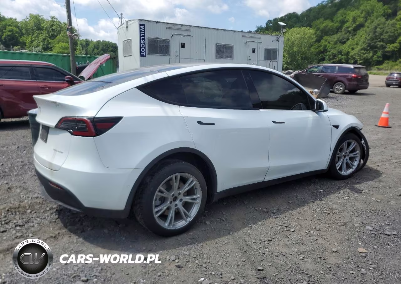 2022 Tesla Model Y VIN:7SAYGDEE5NF435411 - 3