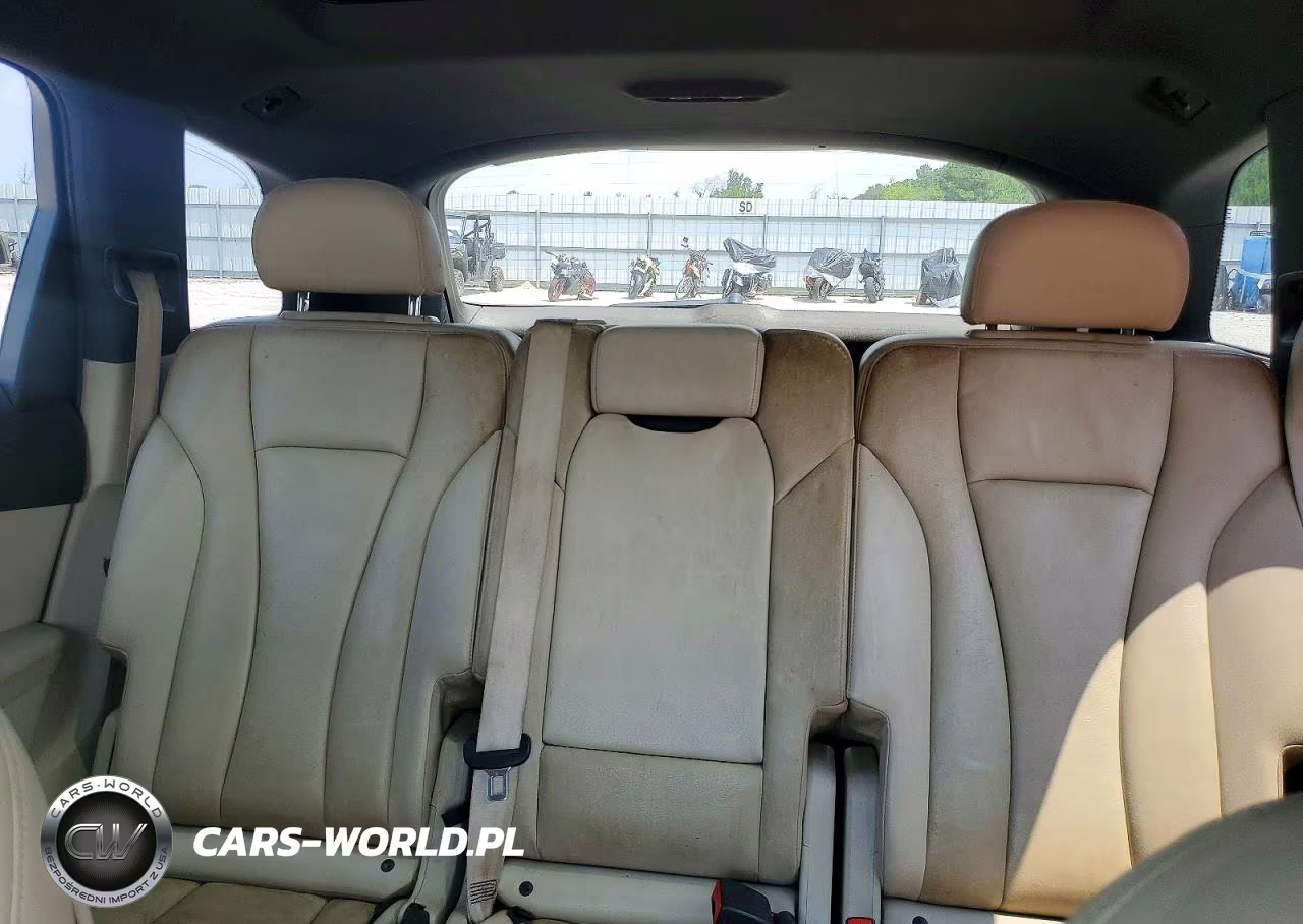 2017 Audi Q7 Premium Plus VIN:WA1LAAF73HD012436 - 10