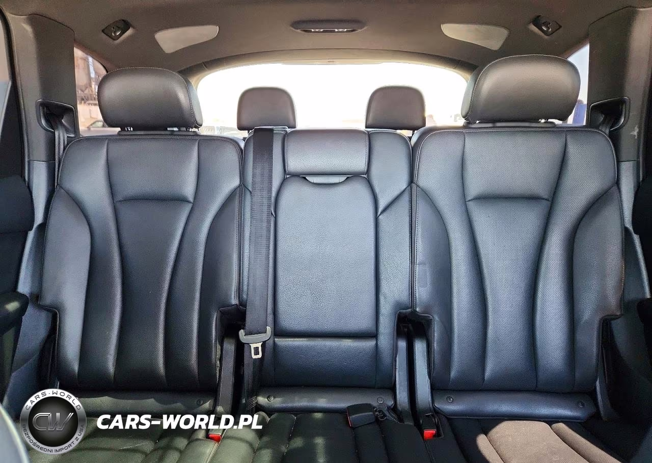 2018 Audi Q7 Premium Plus VIN:WA1LAAF74JD028294 - 10