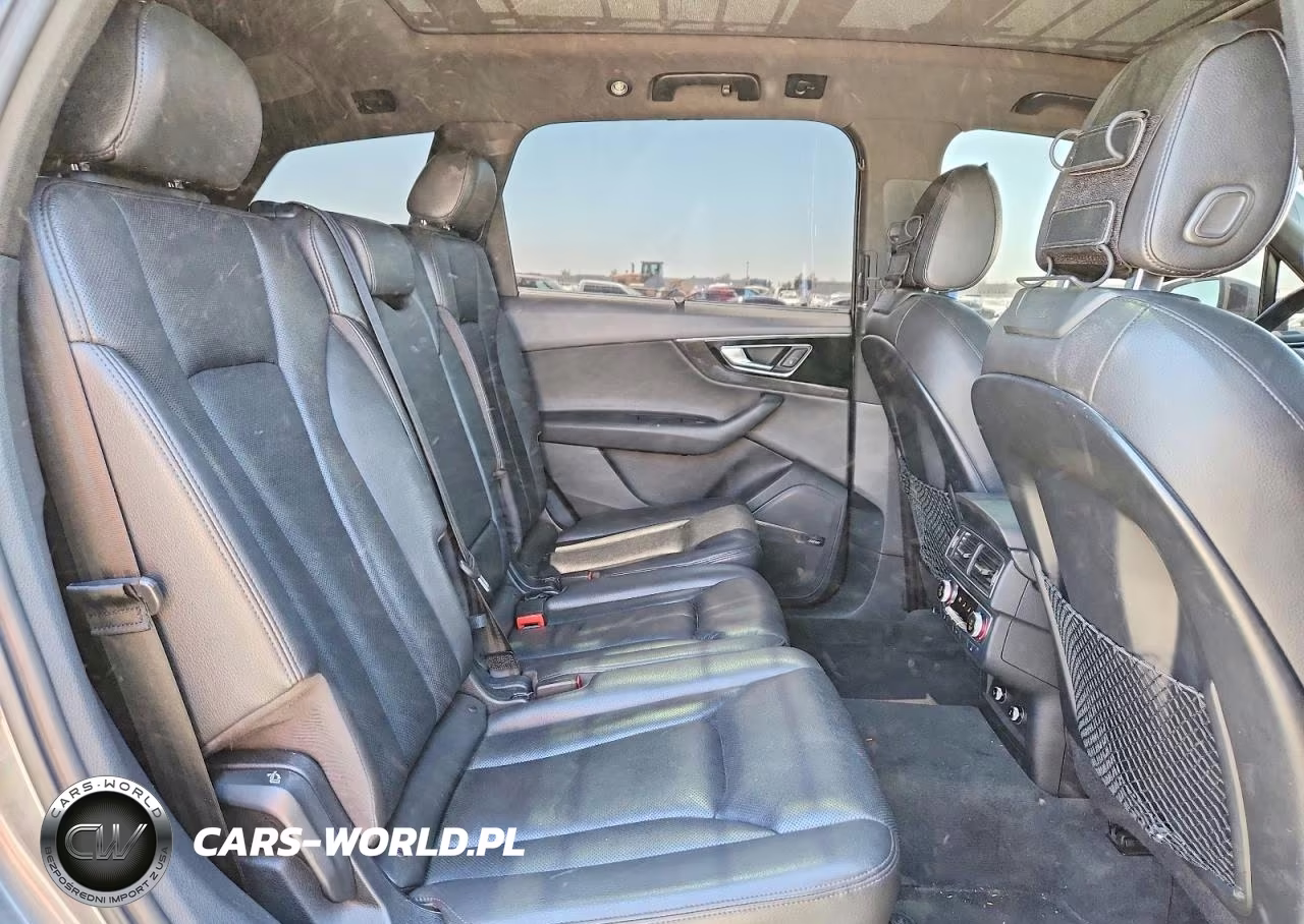 2018 Audi Q7 Premium Plus VIN:WA1LAAF74JD028294 - 11