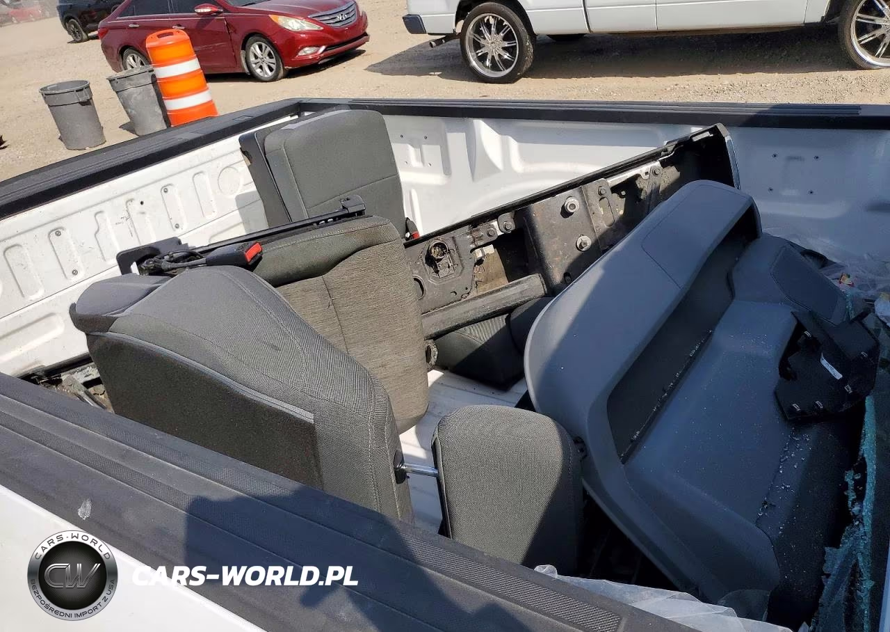 2023 Ford F150 VIN:1FTMF1C52PKF26206 - 12