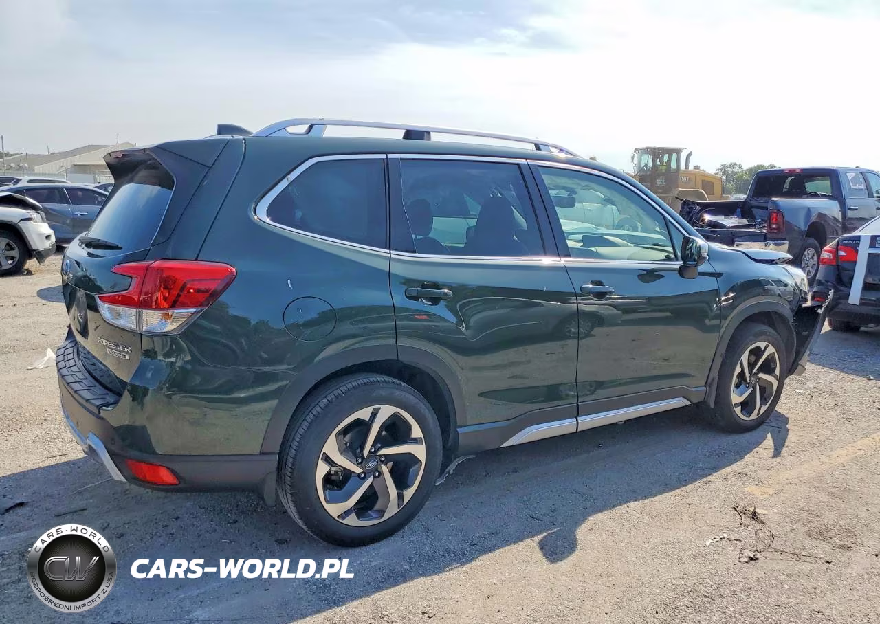 2023 Subaru Forester Touring VIN:JF2SKARC6PH523493 - 3
