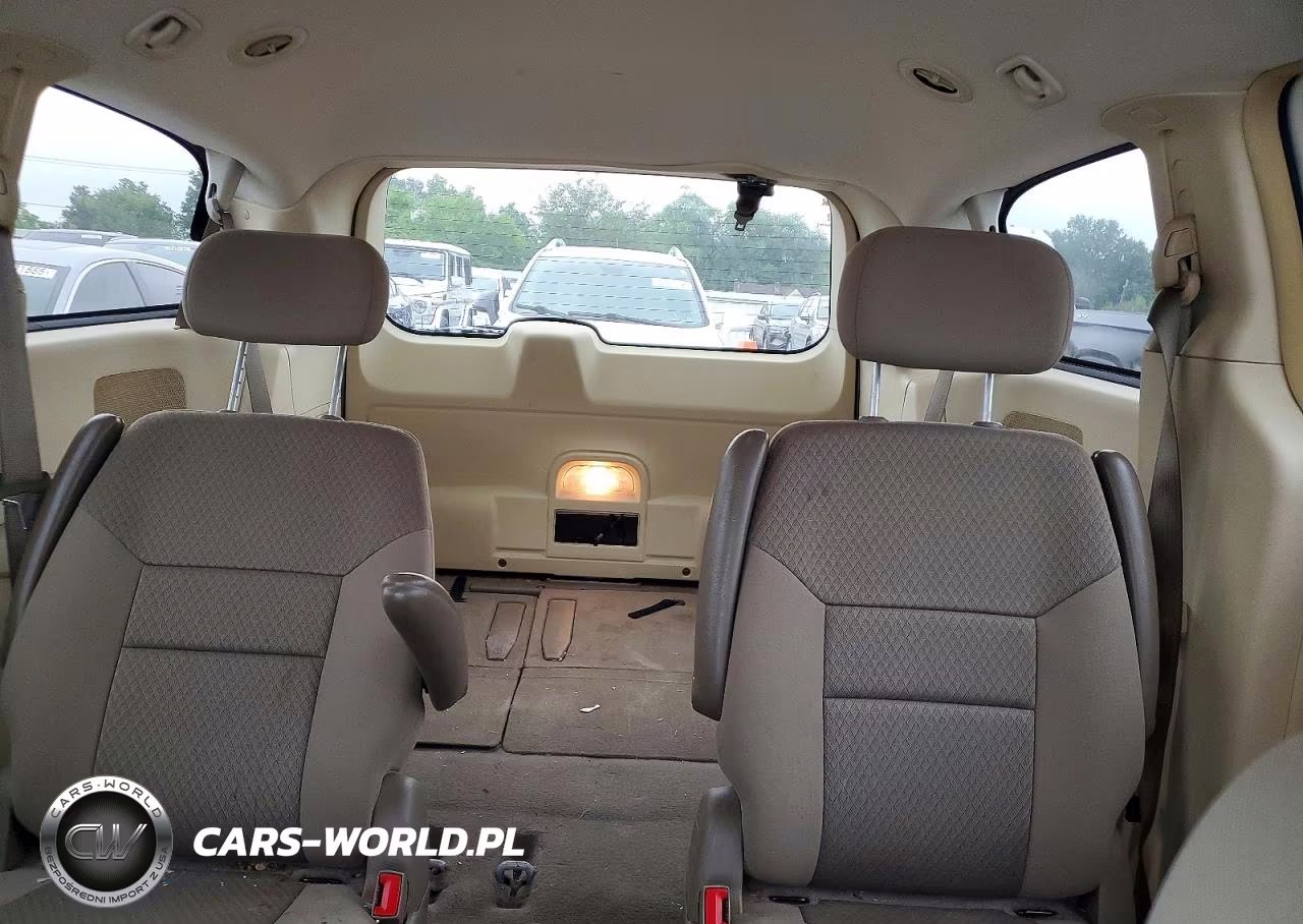 2010 Chrysler Town & Country Lx VIN:2A4RR2D18AR351803 - 10