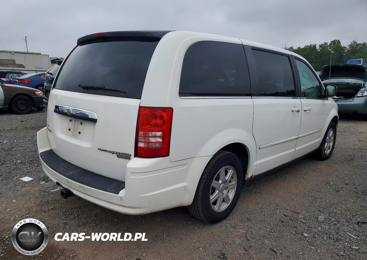 2010 Chrysler Town & Country Lx VIN:2A4RR2D18AR351803 - 3