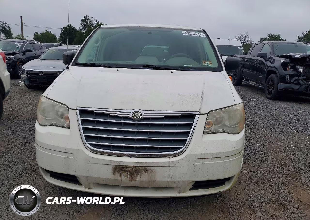 2010 Chrysler Town & Country Lx VIN:2A4RR2D18AR351803 - 5