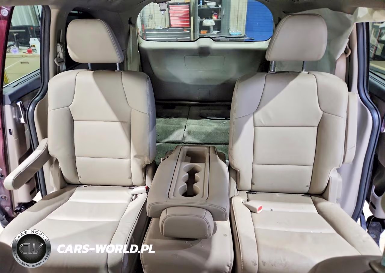 2015 Honda Odyssey Touring VIN:5FNRL5H92FB033381 - 10