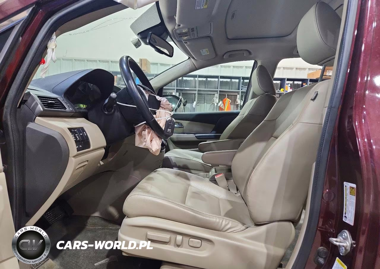 2015 Honda Odyssey Touring VIN:5FNRL5H92FB033381 - 7