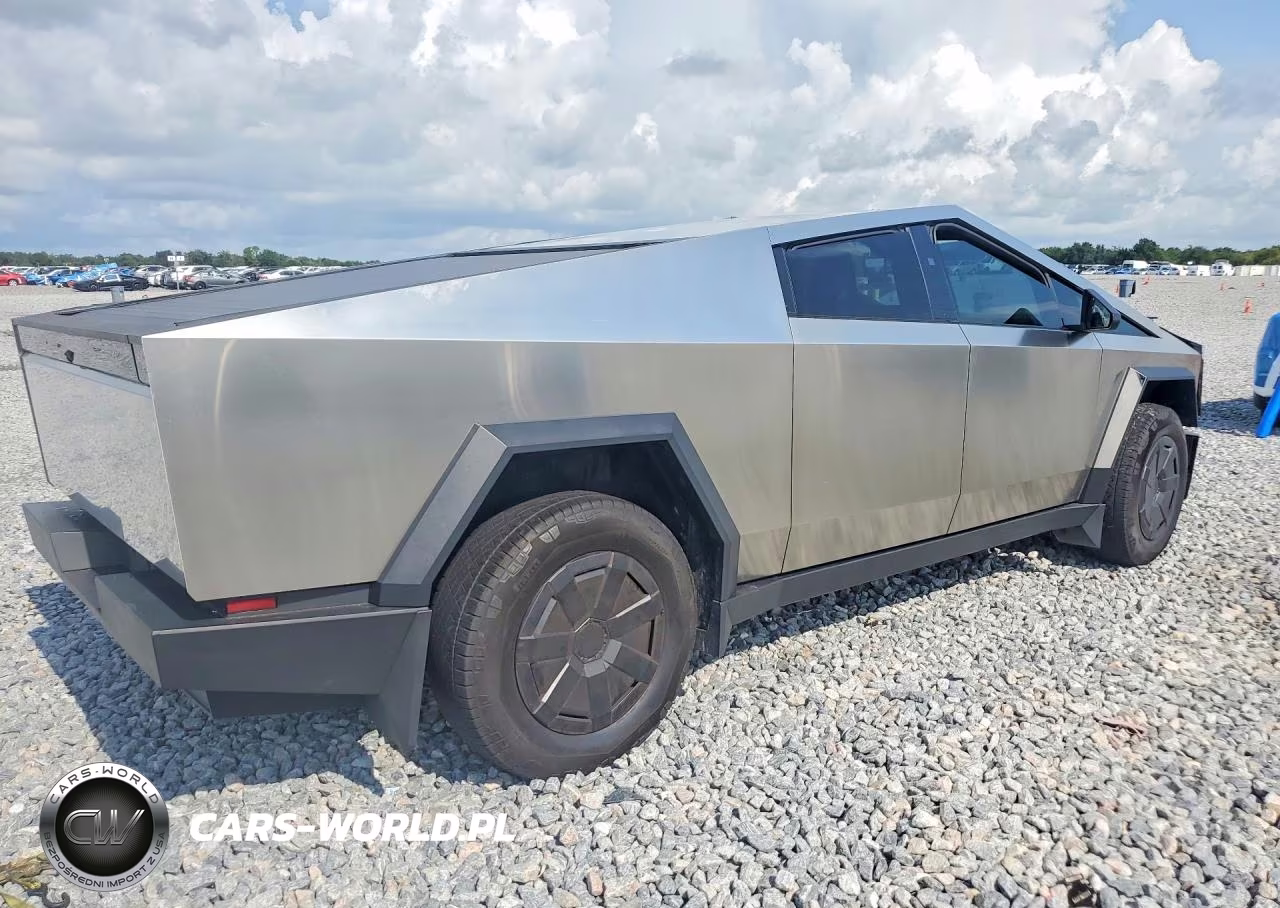 2025 Tesla Cybertruck VIN:7G2CEHED1SA066807 - 3