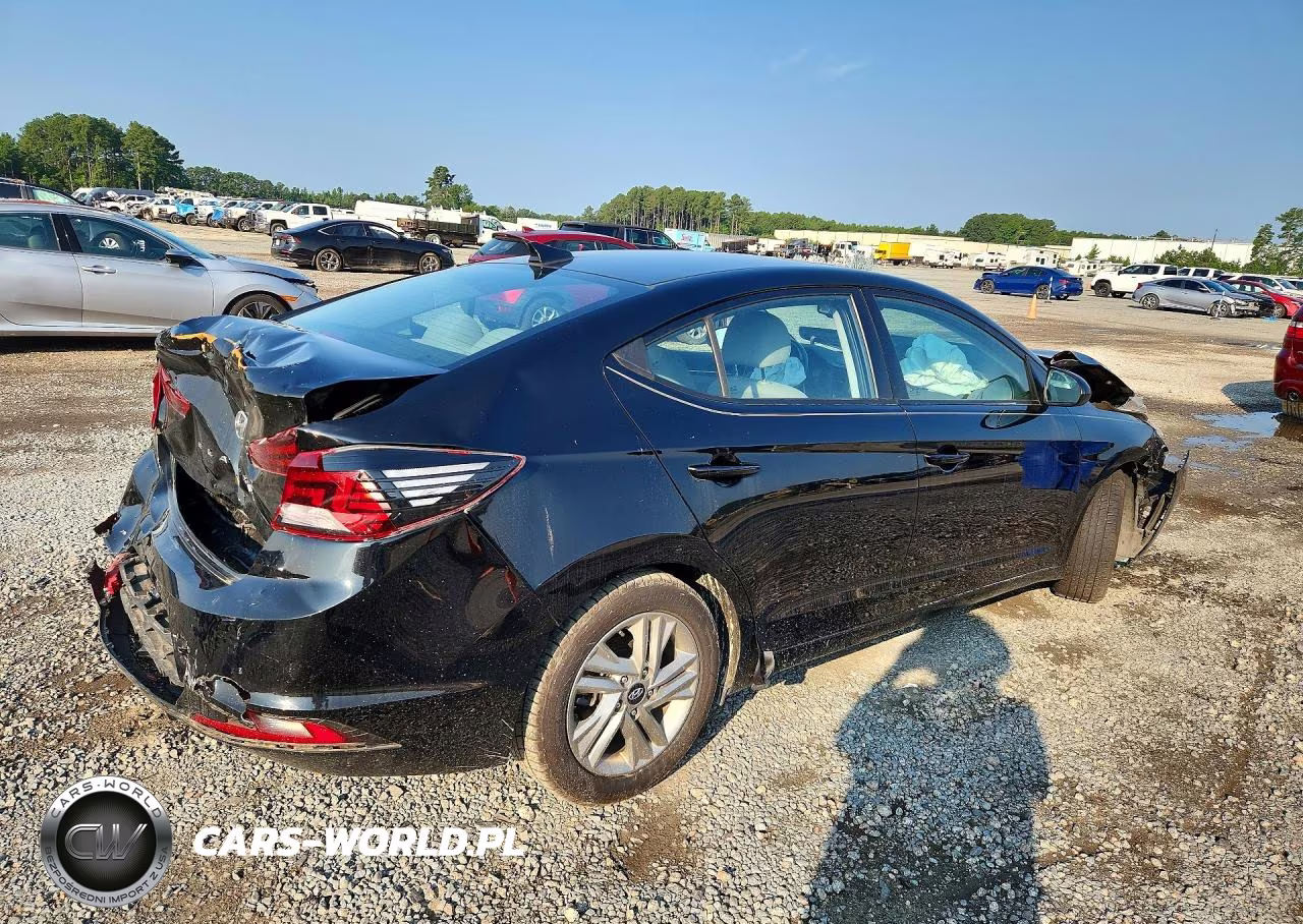2019 Hyundai Elantra Value Edition VIN:5NPD84LF3KH484043 - 3