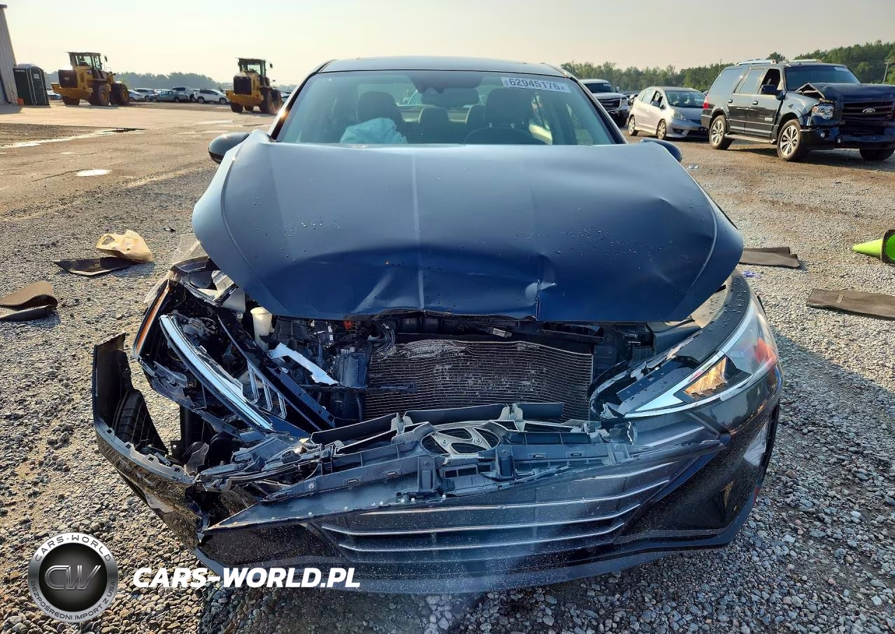 2019 Hyundai Elantra Value Edition VIN:5NPD84LF3KH484043 - 5