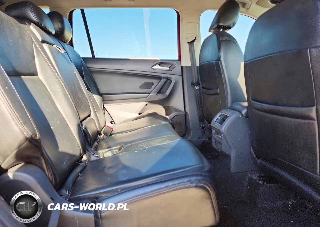 2018 Volkswagen Tiguan S VIN:3VV1B7AX3JM191903 - 11