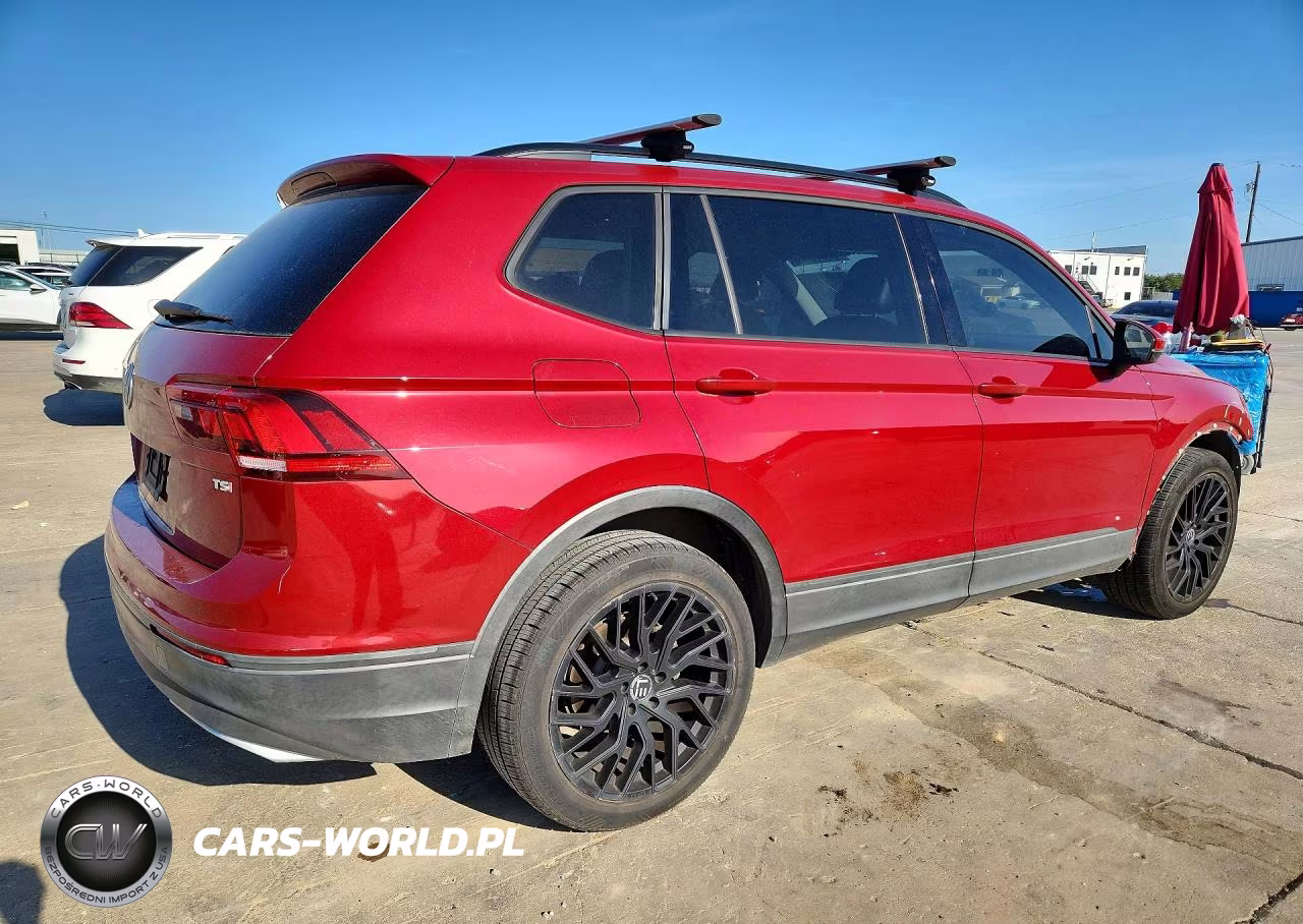 2018 Volkswagen Tiguan S VIN:3VV1B7AX3JM191903 - 3