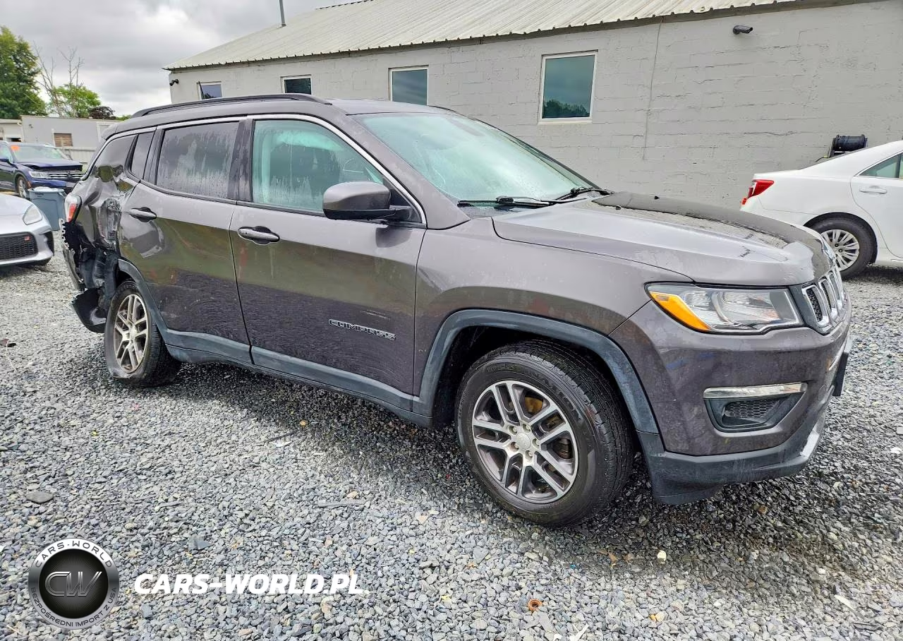 2019 Jeep Compass Latitude VIN:3C4NJDBB4KT755280 - 4