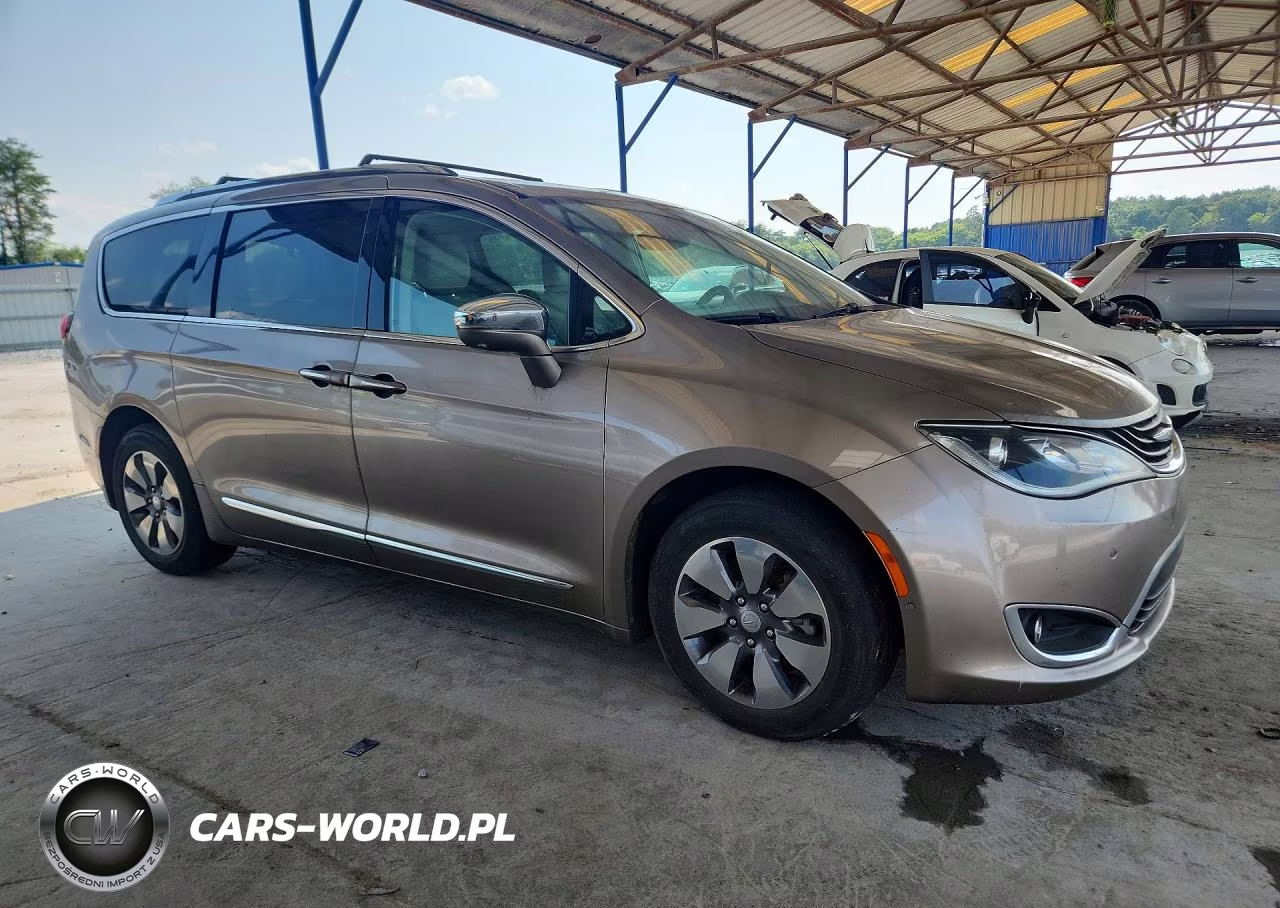 2017 Chrysler Pacifica Ehybrid Platinum VIN:2C4RC1N75HR666119 - 4