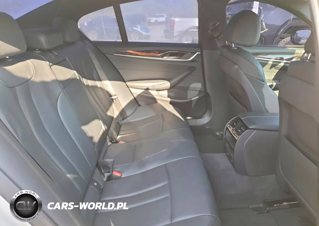 2018 BMW 530E VIN:WBAJA9C55JB252522 - 10