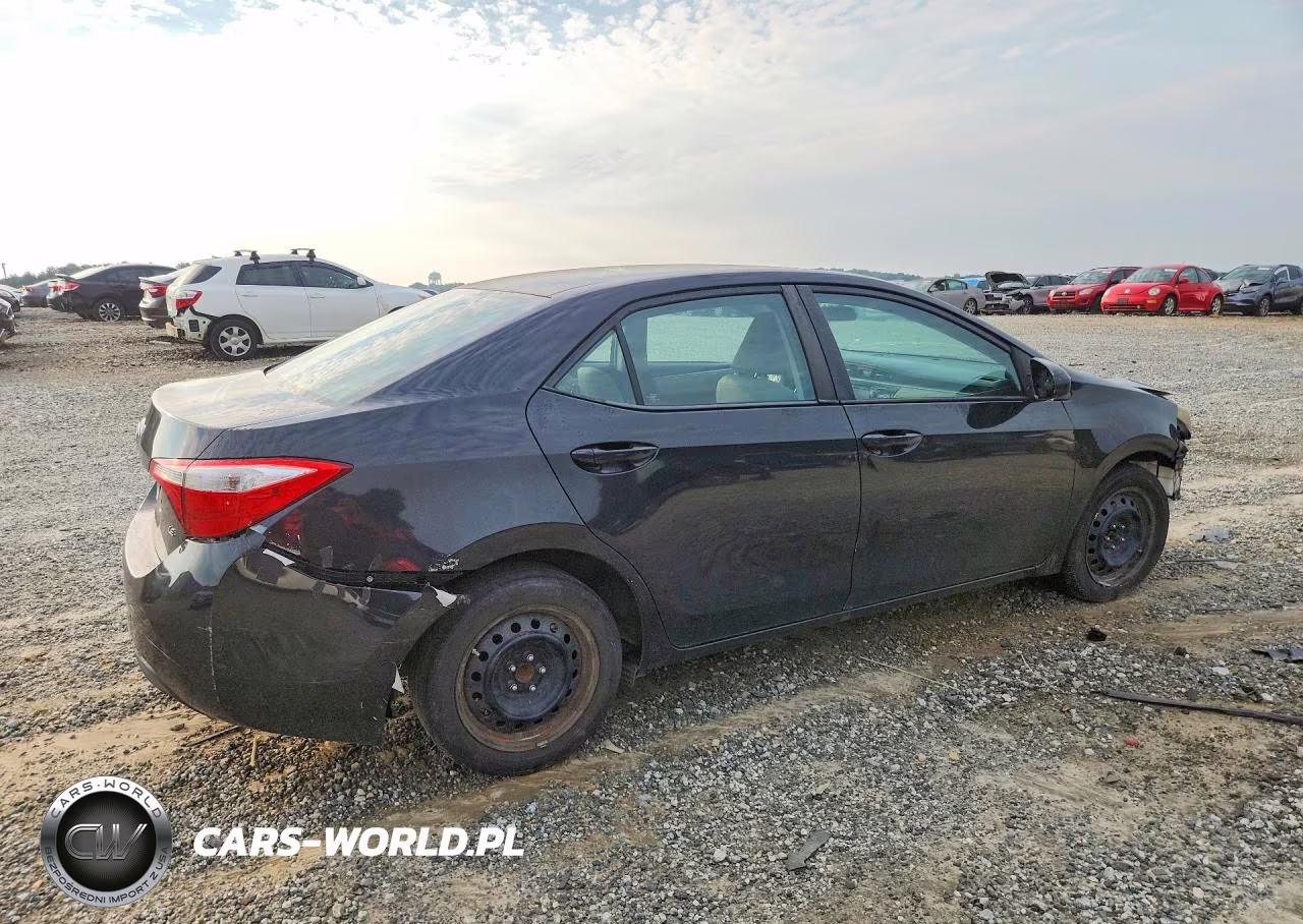 2015 Toyota Corolla Le VIN:5YFBURHEXFP318689 - 3