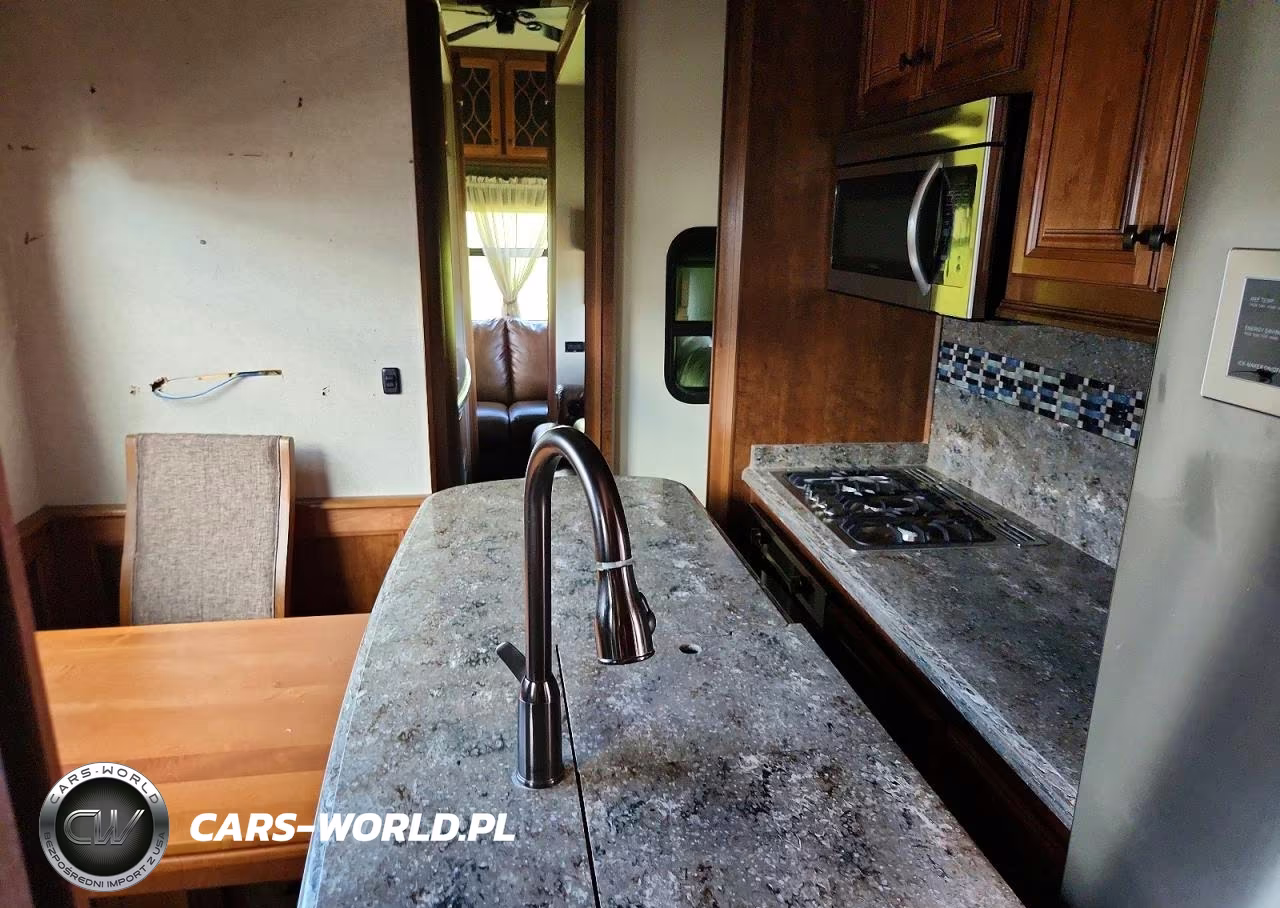 2018 Heartland Landmark Camper VIN:5SFBG4222JE352881 - 7