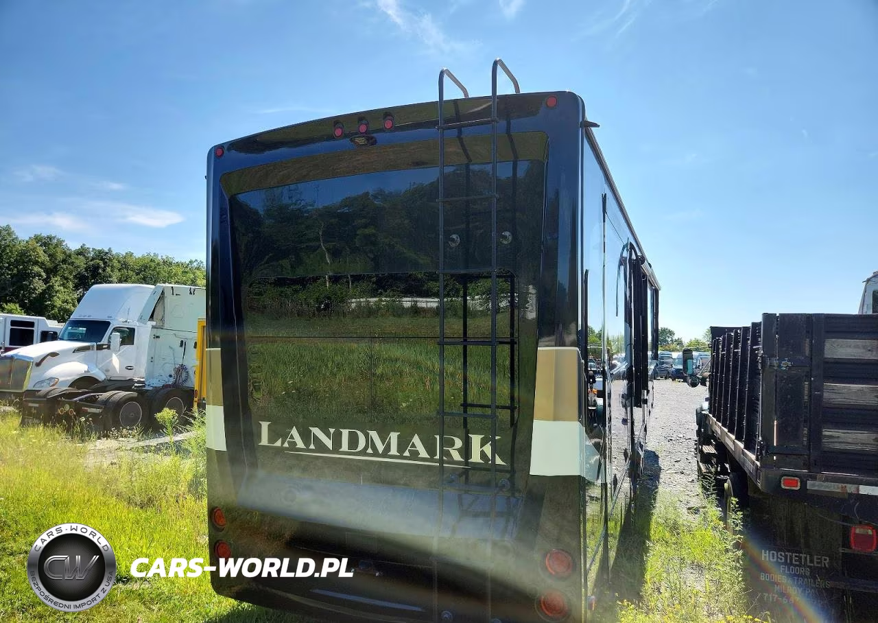 2018 Heartland Landmark Camper VIN:5SFBG4222JE352881 - 9