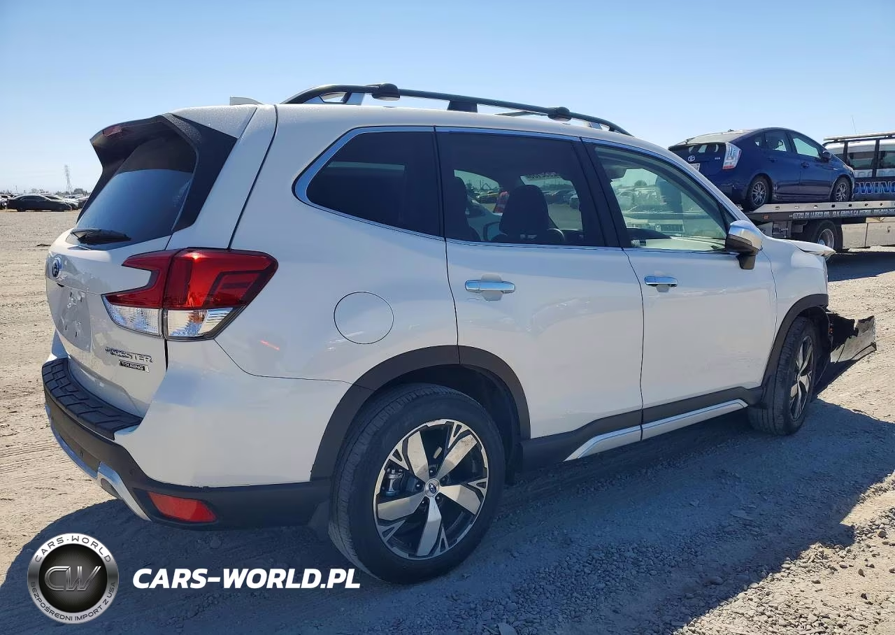 2019 Subaru Forester Touring VIN:JF2SKAWC9KH560518 - 3