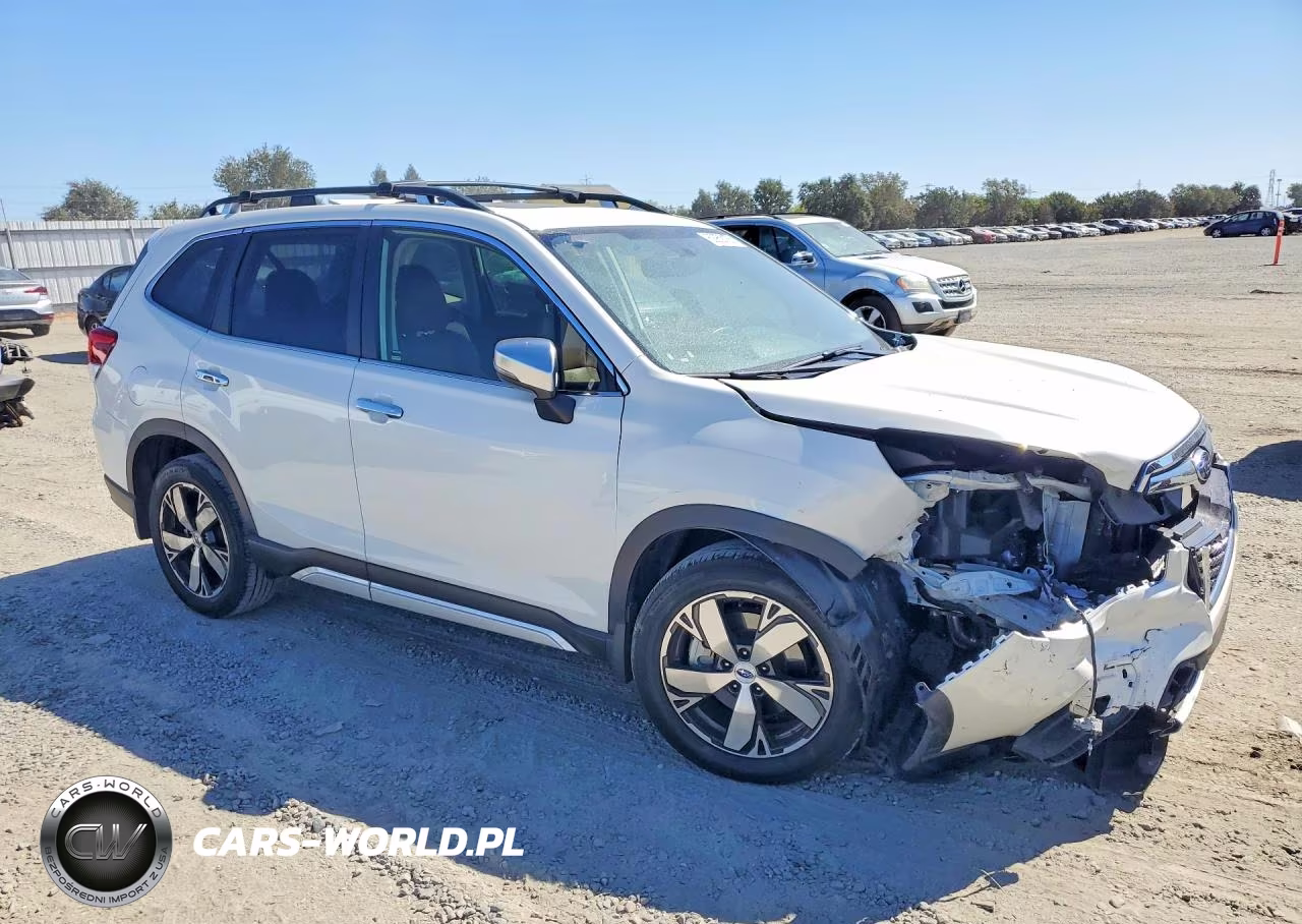 2019 Subaru Forester Touring VIN:JF2SKAWC9KH560518 - 4