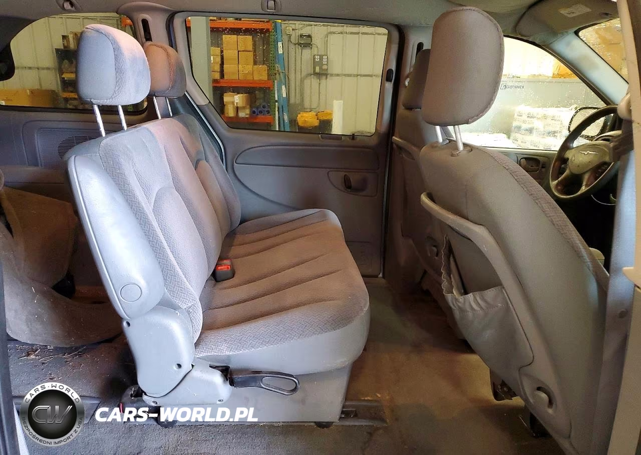 2005 Chrysler Town & Country VIN:1C4GP45R75B437207 - 11