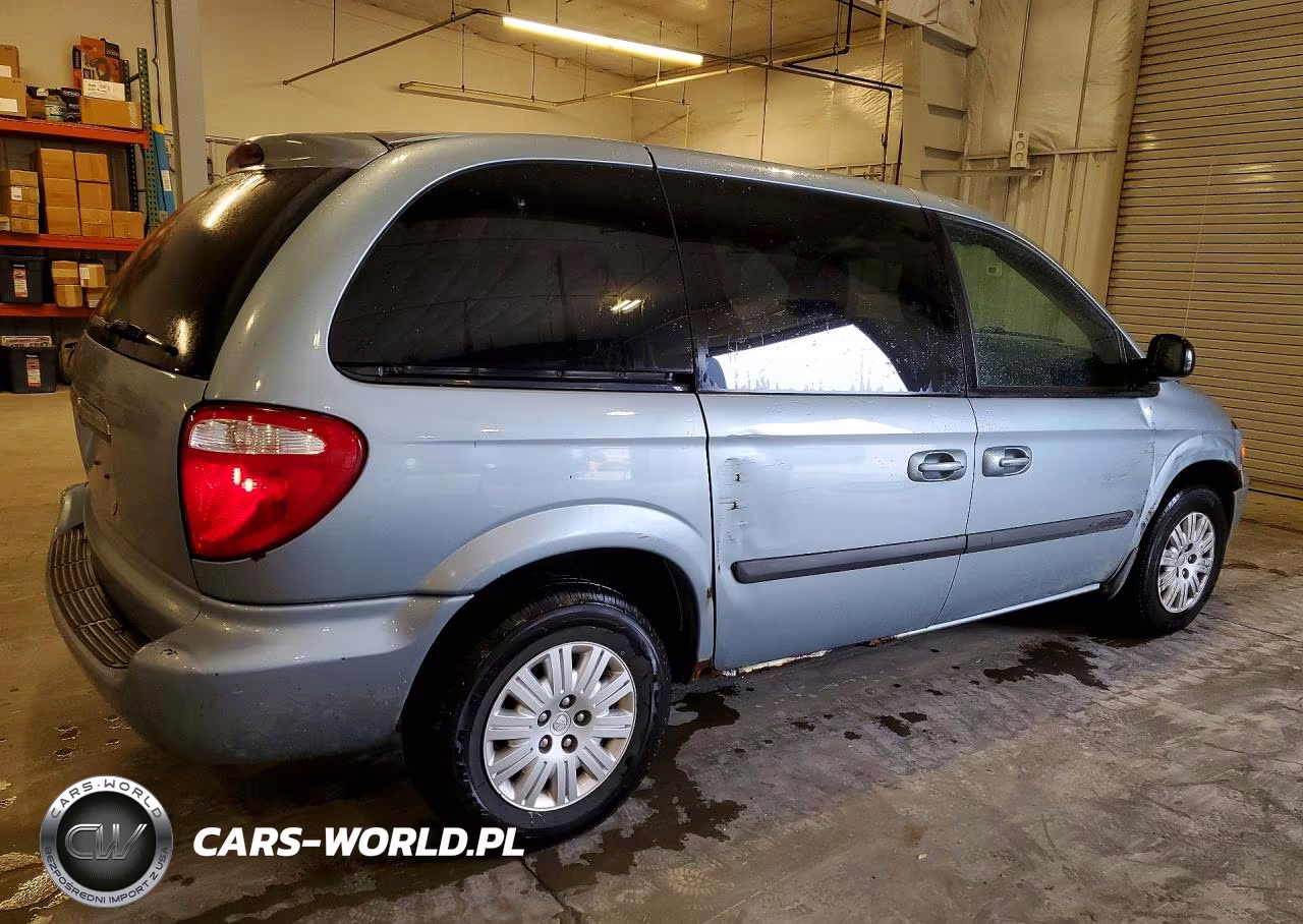 2005 Chrysler Town & Country VIN:1C4GP45R75B437207 - 3
