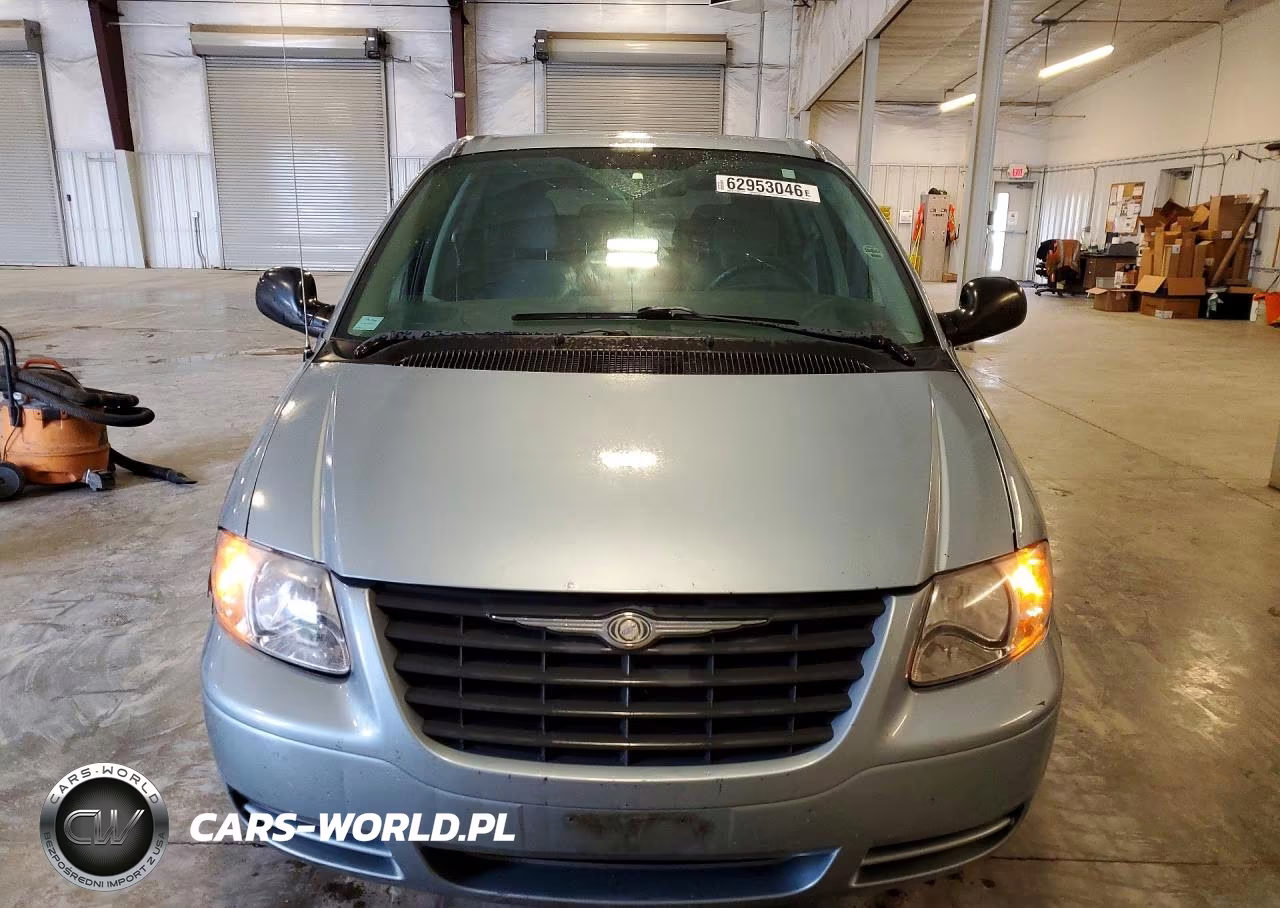 2005 Chrysler Town & Country VIN:1C4GP45R75B437207 - 5