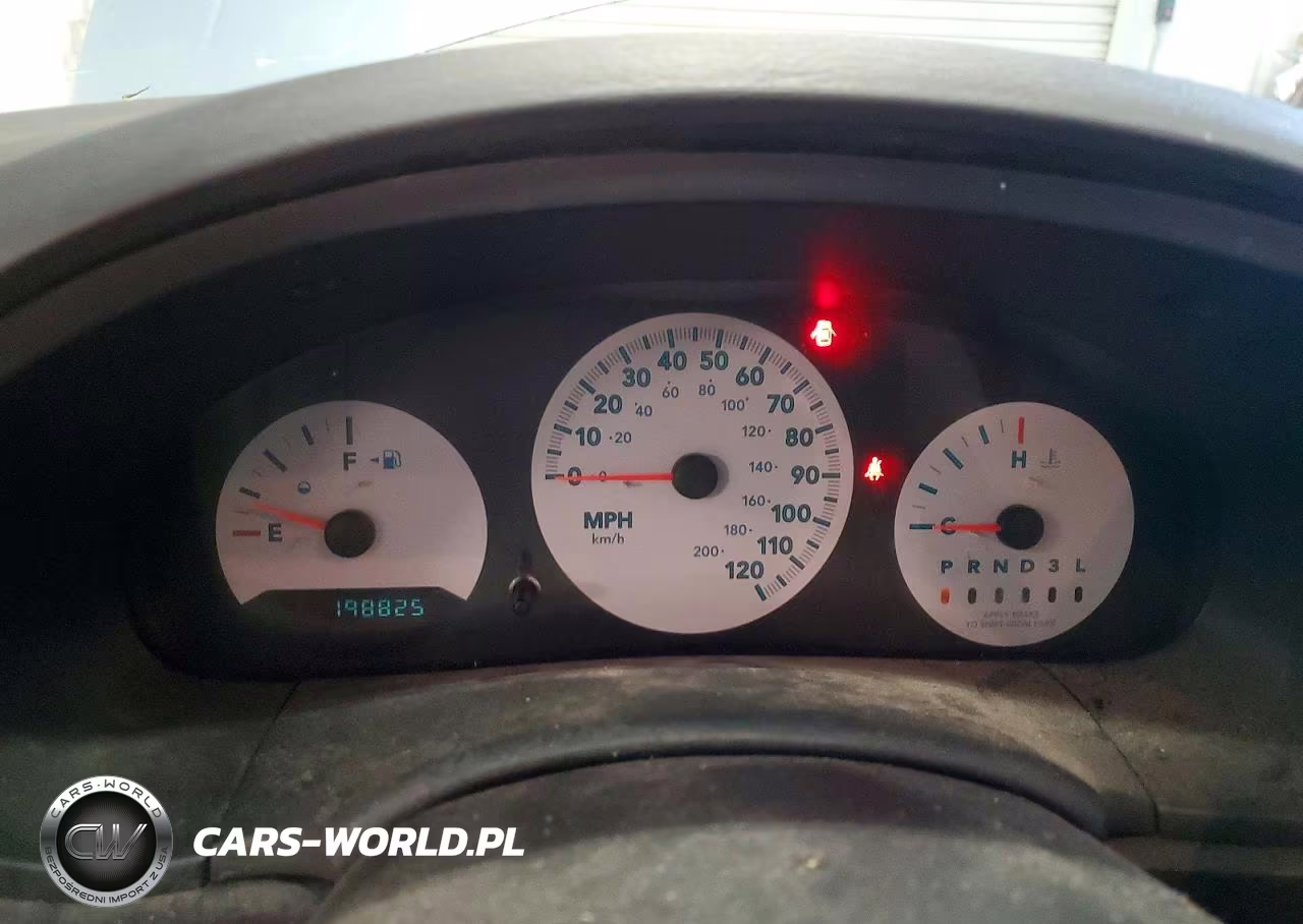 2005 Chrysler Town & Country VIN:1C4GP45R75B437207 - 9