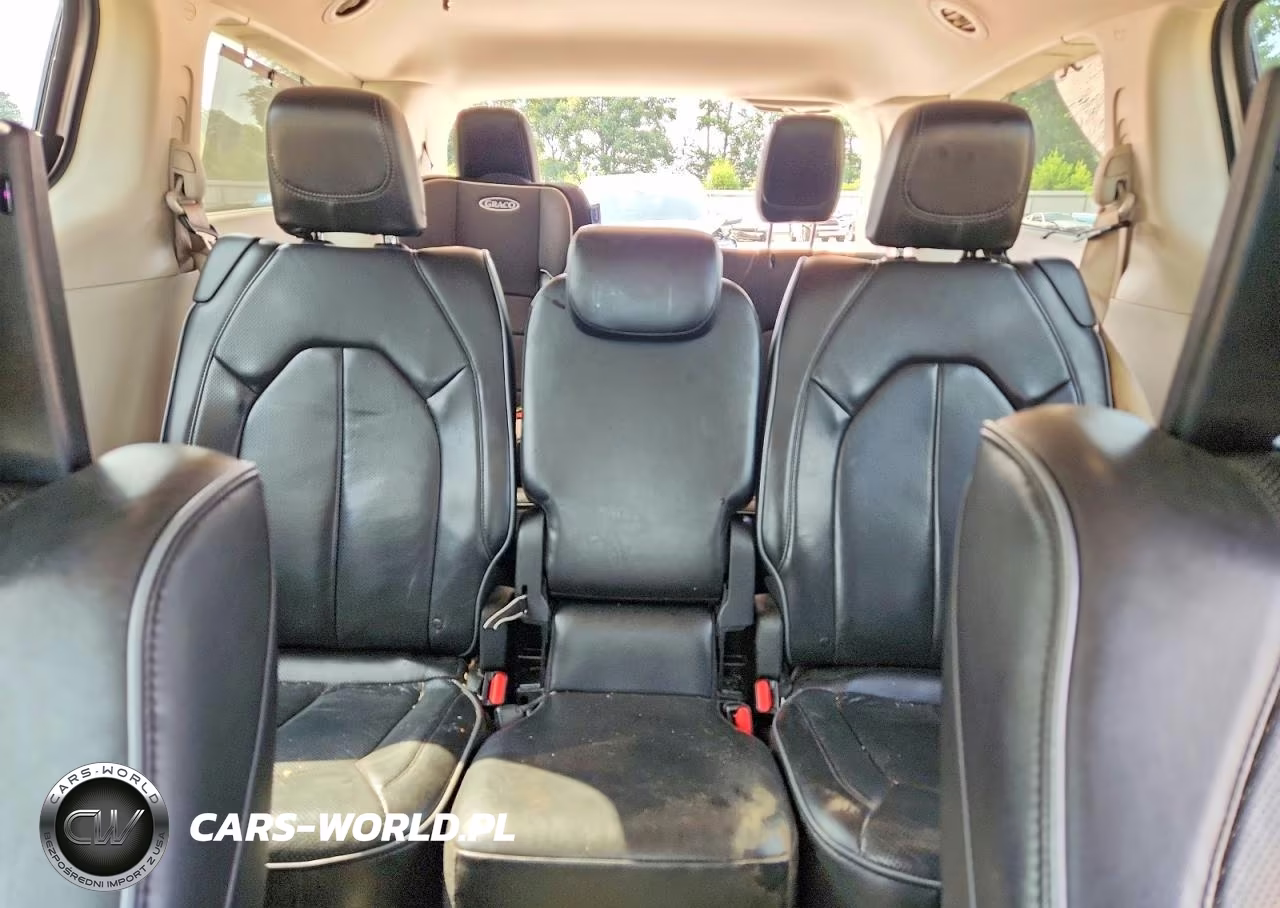 2018 Chrysler Pacifica Limited VIN:2C4RC1GG5JR245794 - 10