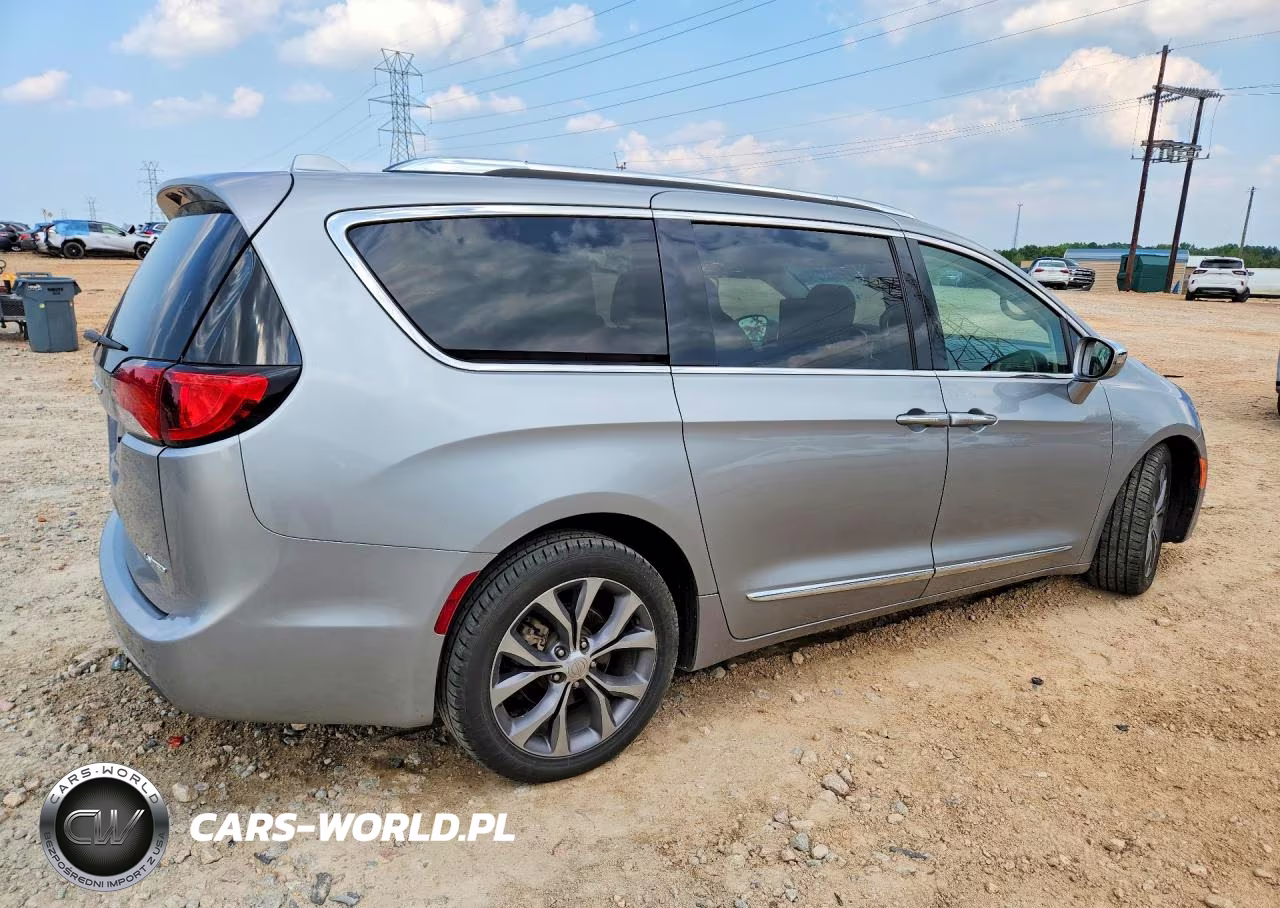 2018 Chrysler Pacifica Limited VIN:2C4RC1GG5JR245794 - 3