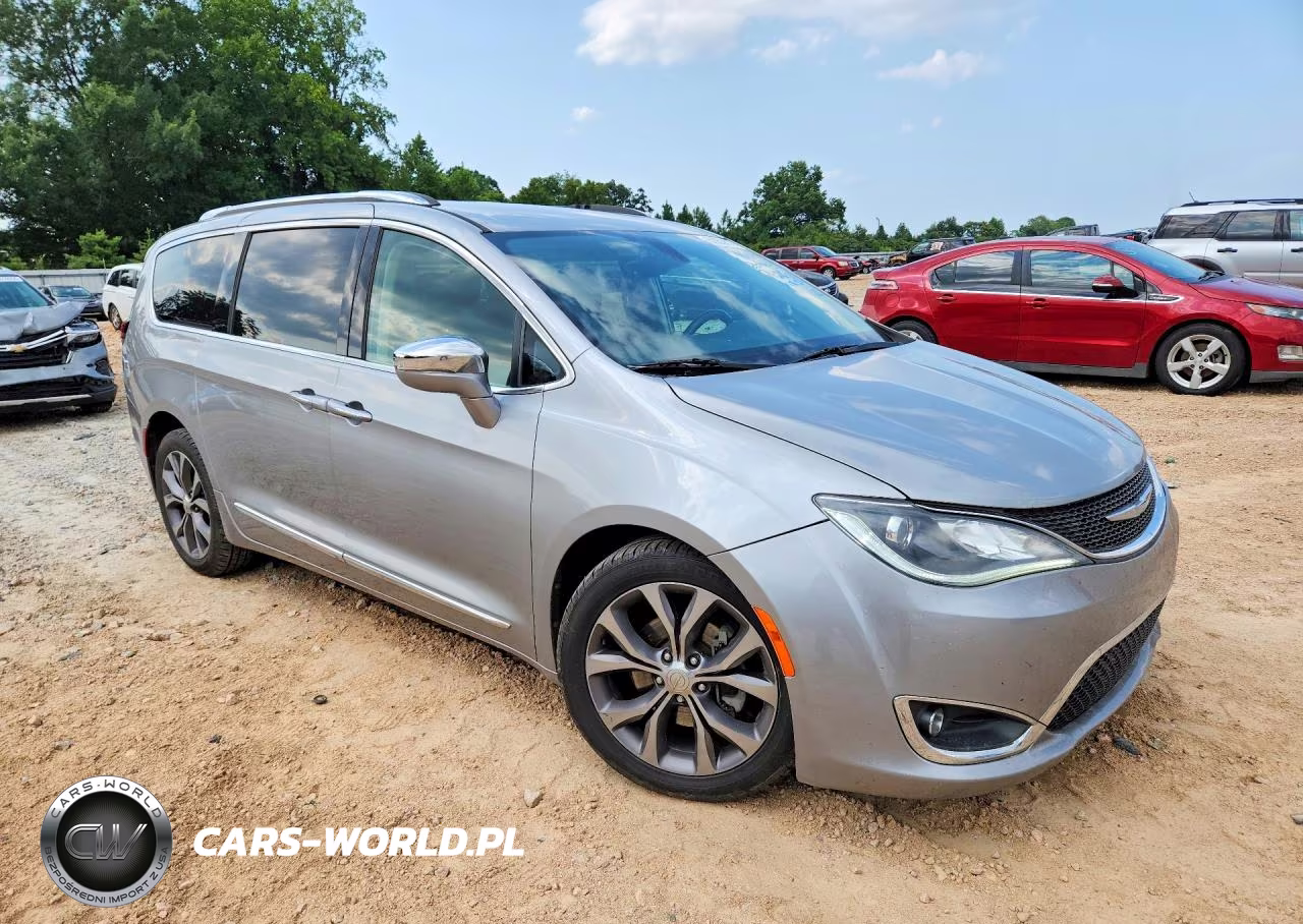 2018 Chrysler Pacifica Limited VIN:2C4RC1GG5JR245794 - 4