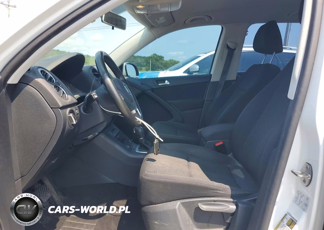 2017 Volkswagen Tiguan S VIN:WVGAV7AX0HK045266 - 7