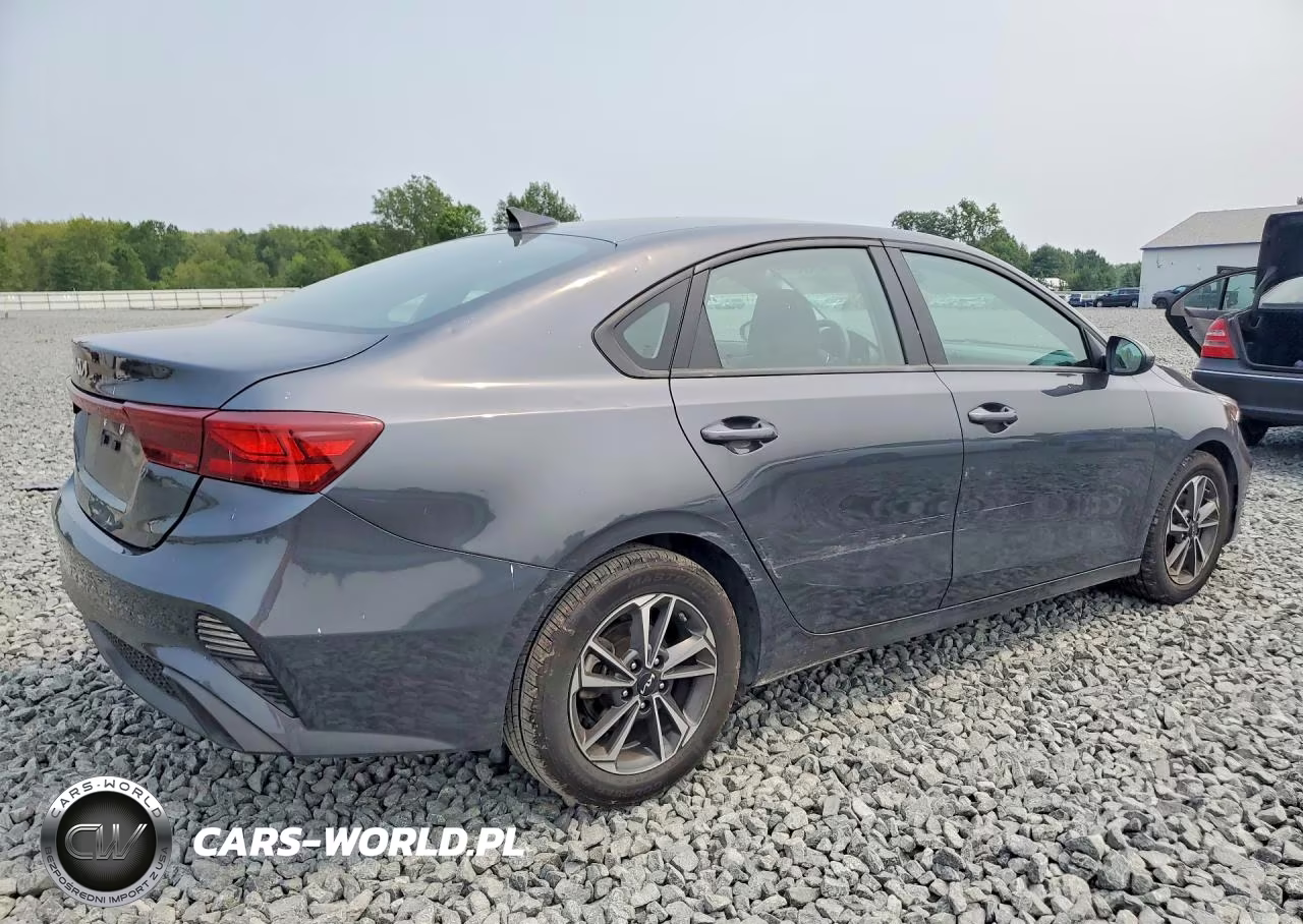 2024 Kia Forte Lxs VIN:3KPF24AD0RE724269 - 3