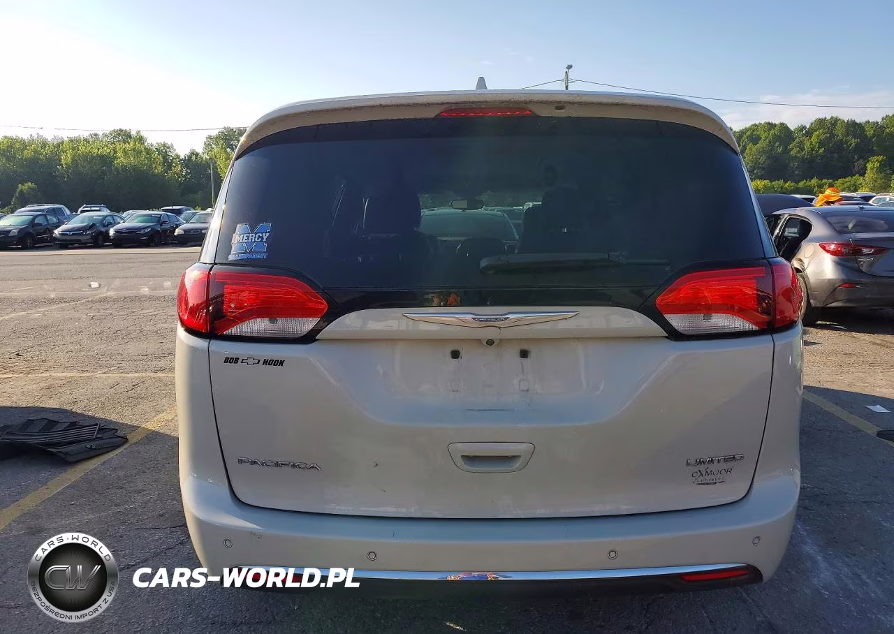 2017 Chrysler Pacifica Limited VIN:2C4RC1GG9HR770755 - 6
