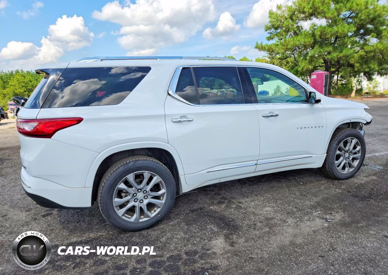 2018 Chevrolet Traverse Premier VIN:1GNERKKW2JJ172350 - 3