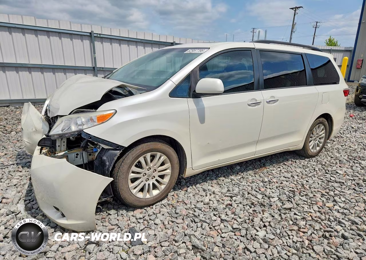 2015 Toyota Sienna Xle 8-Passenger – zdjęcie 1 z 14