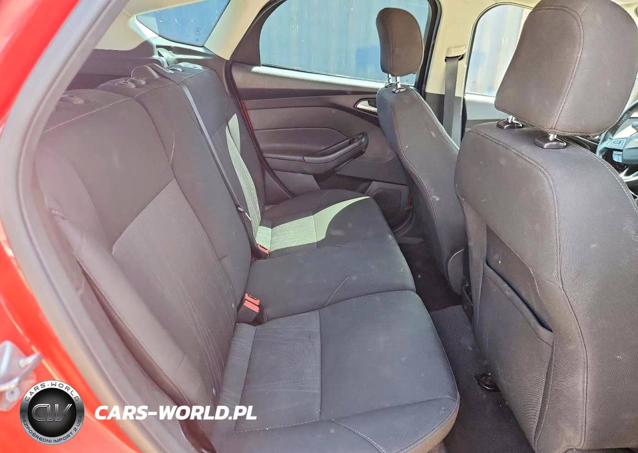 2016 Ford Focus Se VIN:1FADP3K27GL334957 - 10