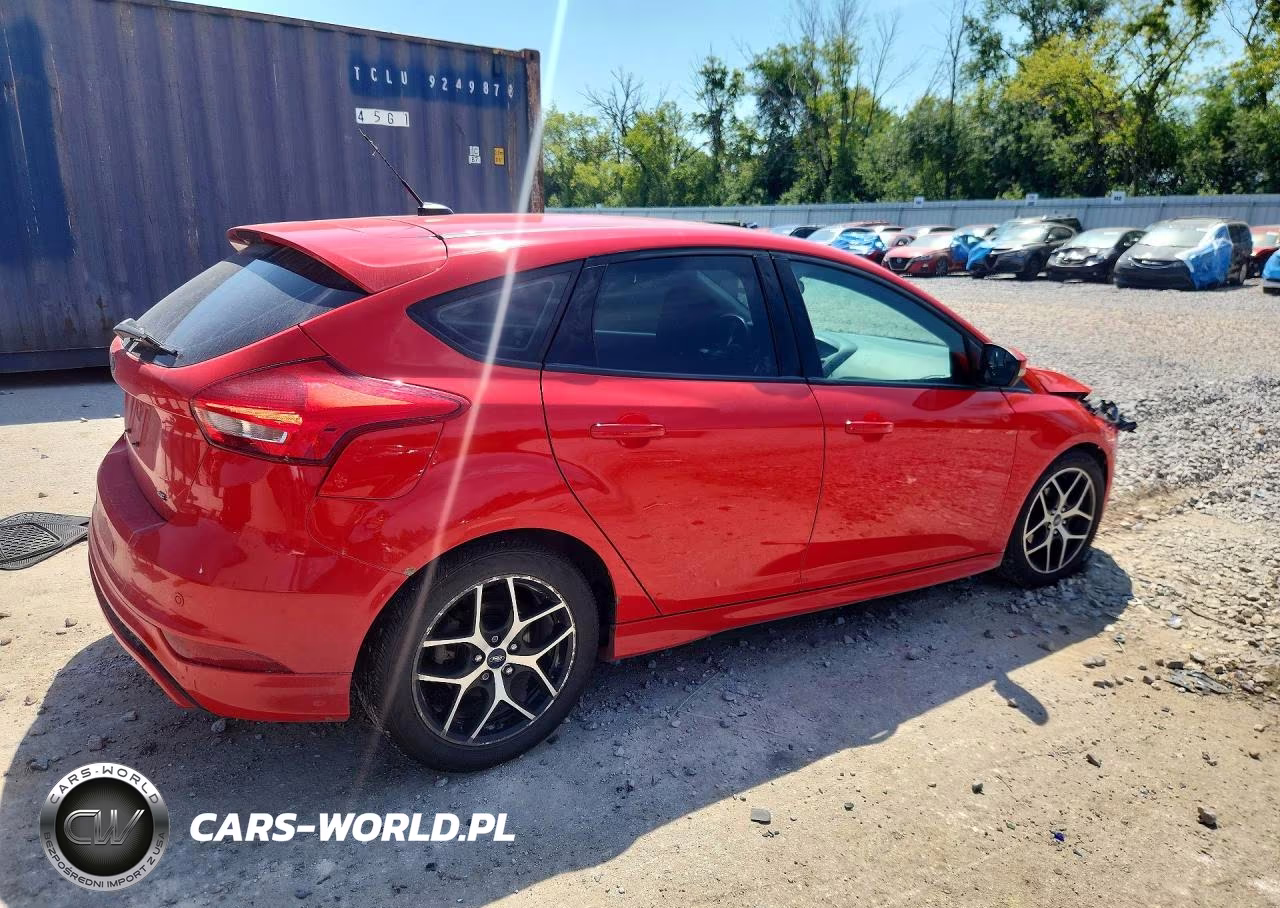 2016 Ford Focus Se VIN:1FADP3K27GL334957 - 3