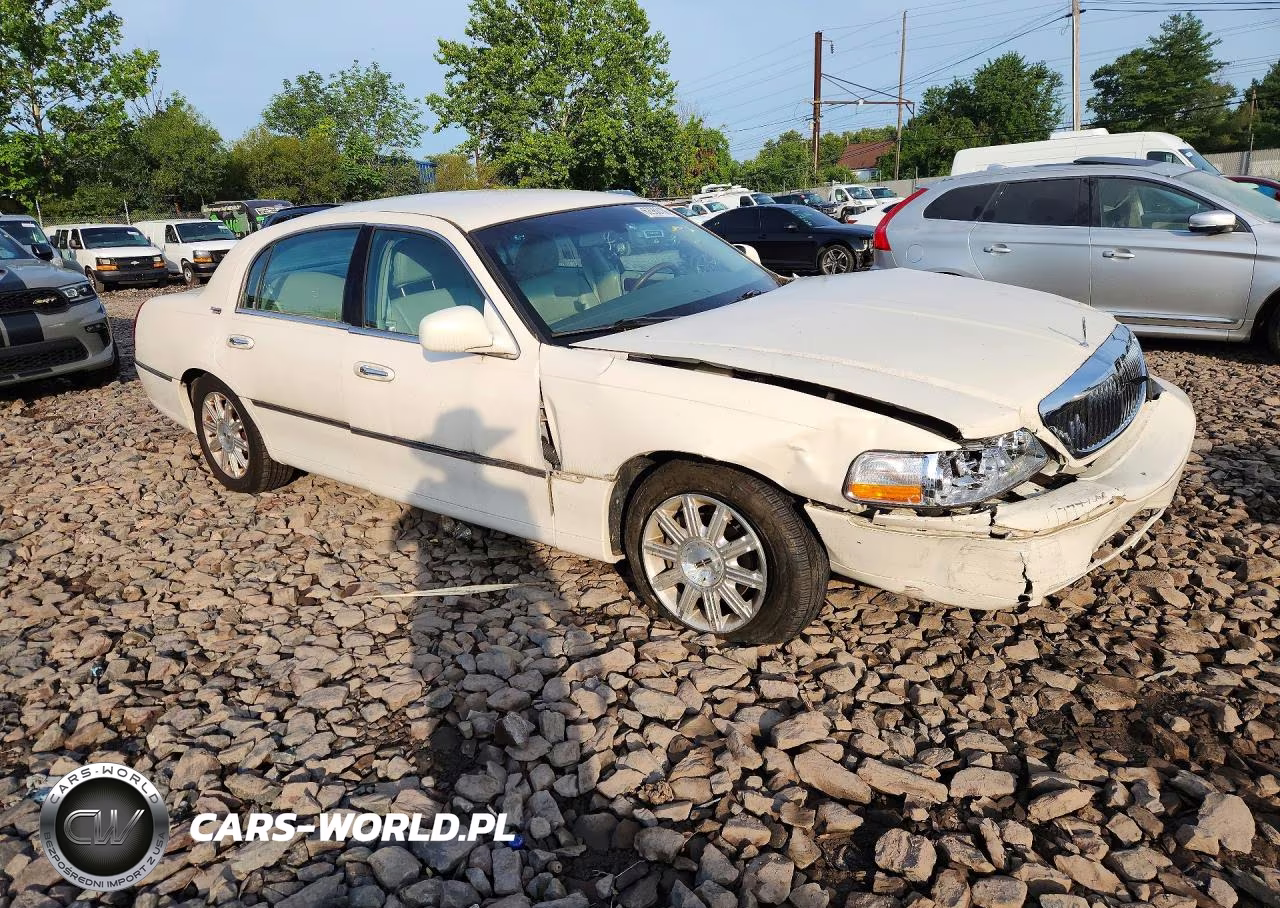 2007 Lincoln Town Car Signature Limited VIN:1LNHM82V47Y600400 - 4