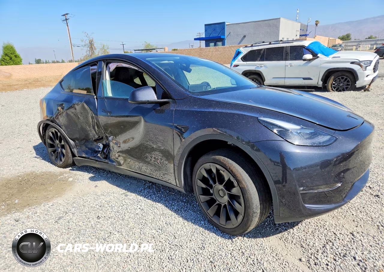 2024 Tesla Model Y VIN:7SAYGAEE8RF041468 - 4