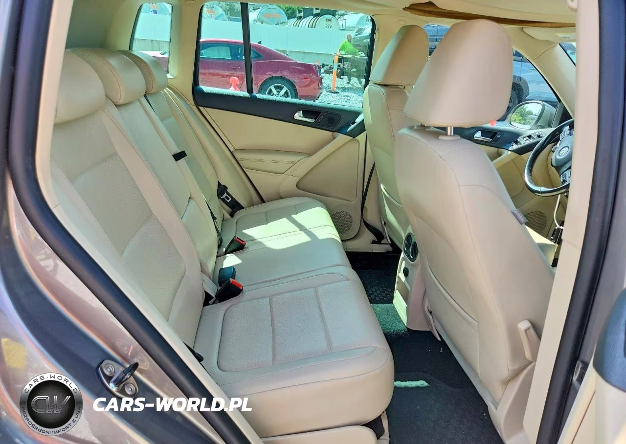 2011 Volkswagen Tiguan S VIN:WVGBV7AX3BW521563 - 11