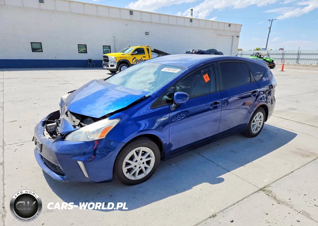 2014 Toyota Prius V Two – zdjęcie 1 z 12