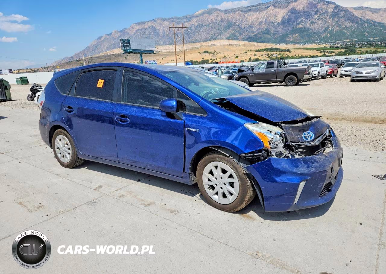2014 Toyota Prius V Two VIN:JTDZN3EUXE3307431 - 4