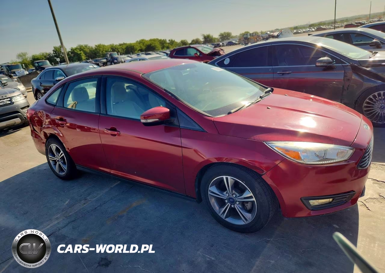 2016 Ford Focus Se VIN:1FADP3FE0GL225096 - 4